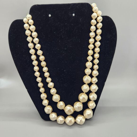 VTG Chunky Pearl Tone Double Strand Necklace Graduated Beads Hand Strung Japan - Picture 3 of 10